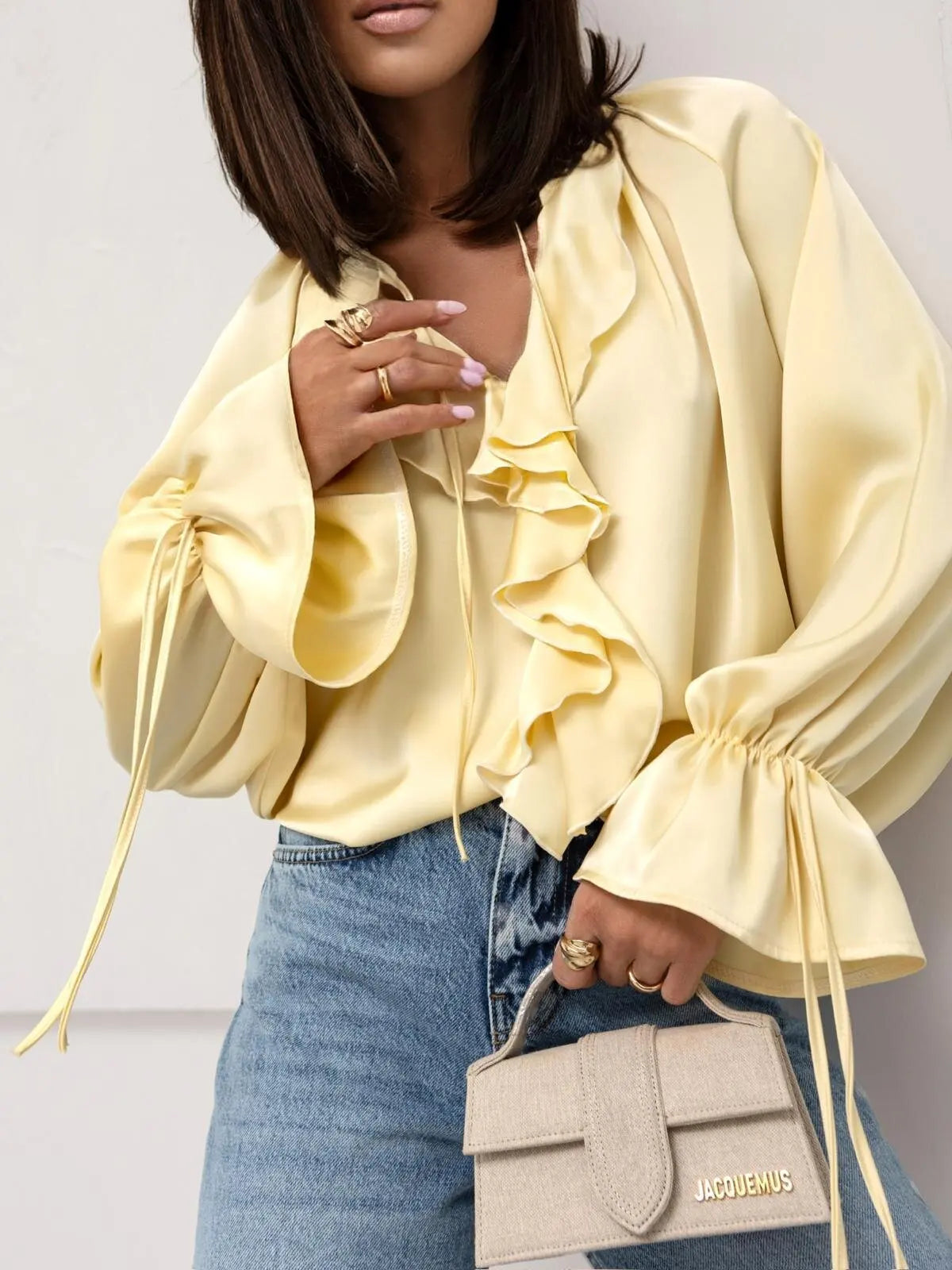 Amara | Blusa de satén con volantes