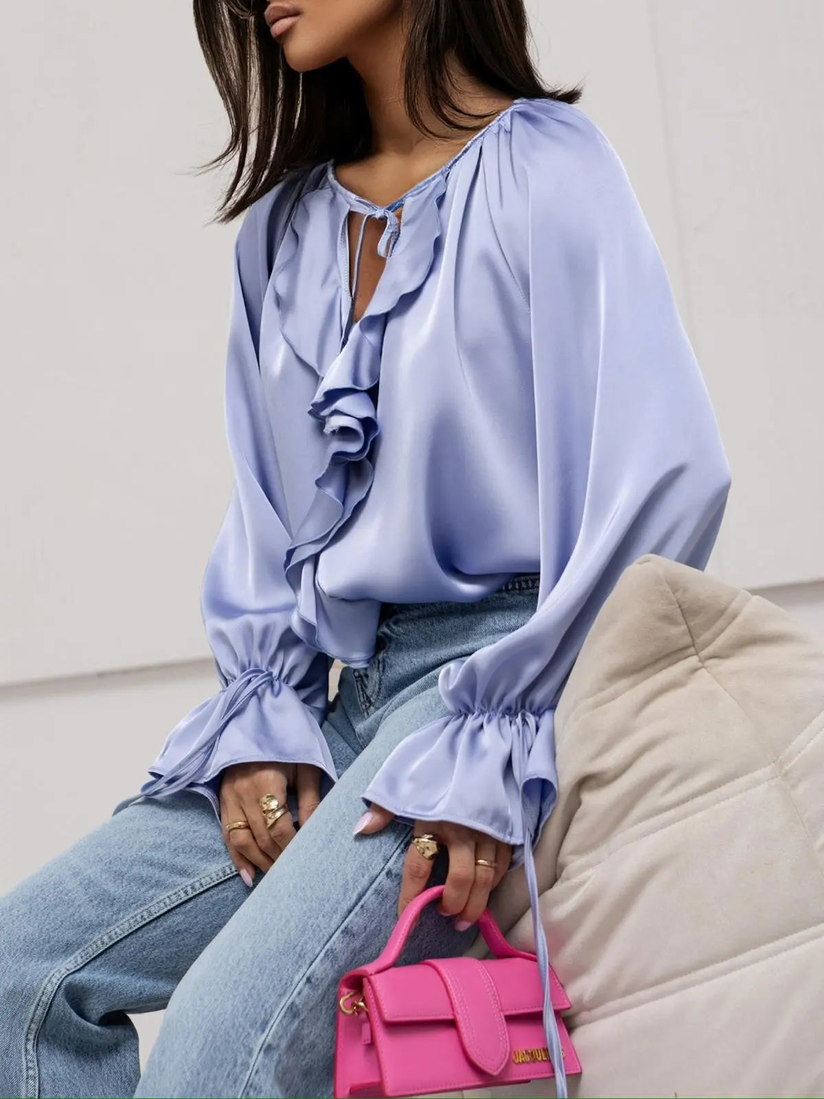 Amara | Blusa de satén con volantes
