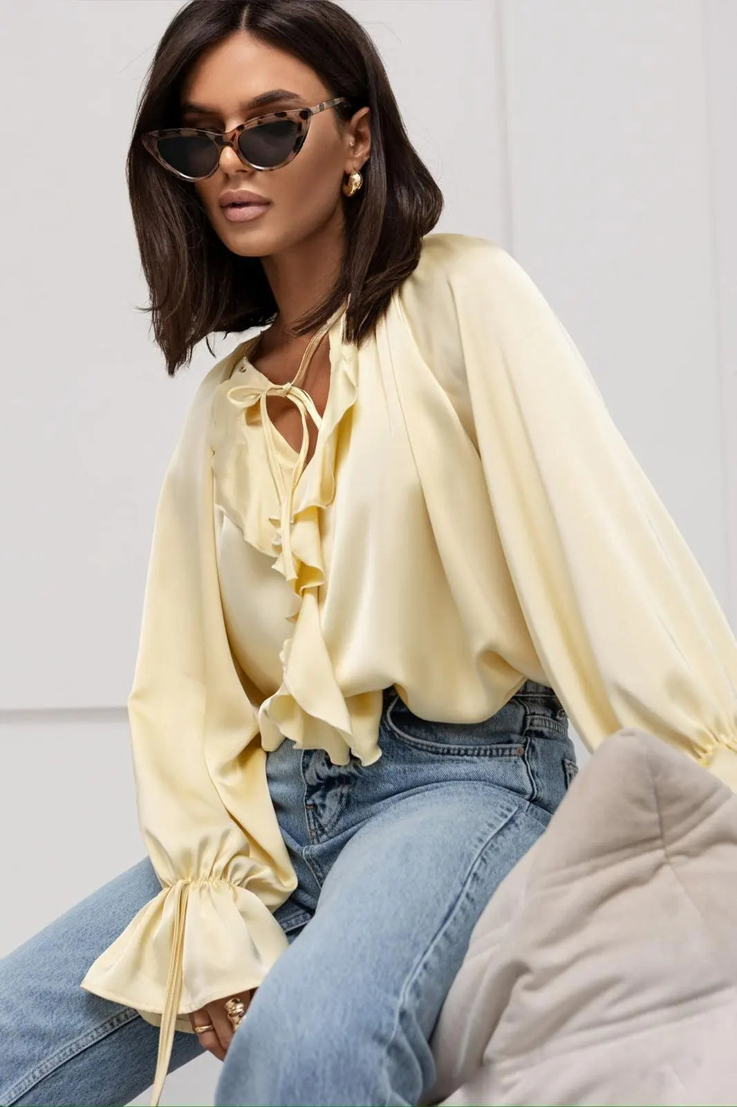 Amara | Blusa de satén con volantes