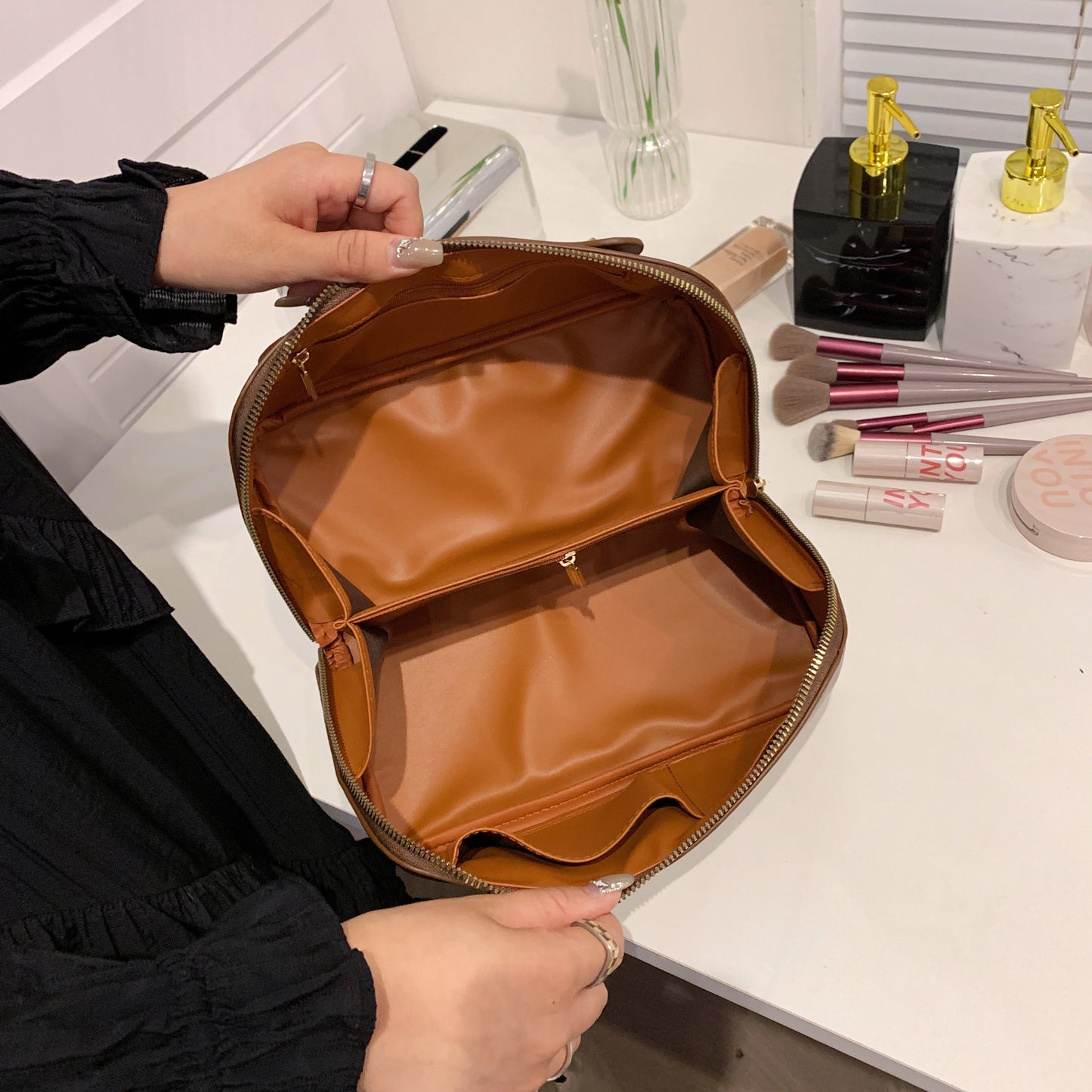 Velvet| Estuche de maquillaje
